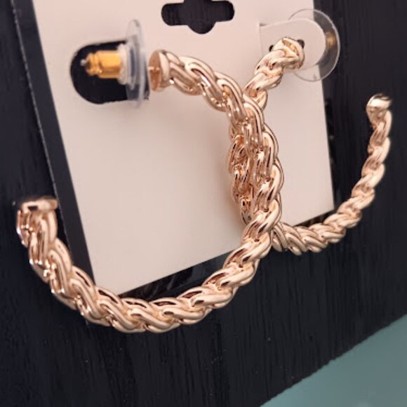 NAPIER 1980's Mod/Contemporary Gold Chunky Rope 1.5" Hoop Earrings**NEW! - Picture 2 of 3